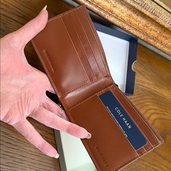 Cole Haan Brown genuine leather wallet and card holder. 6 holders & bill holder. - Picture 2 of 12